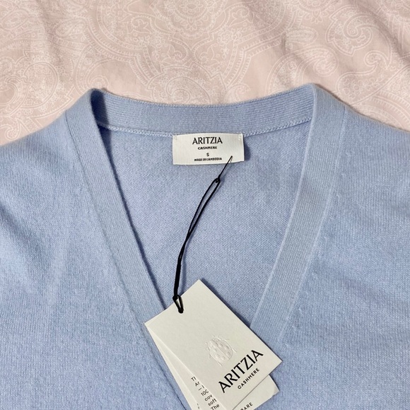 Aritzia Bare Cashmere V-Neck Sweater - Picture 2 of 4